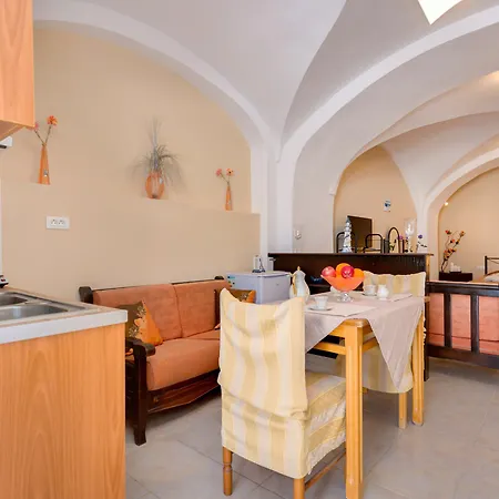 Mantilaria Apartment