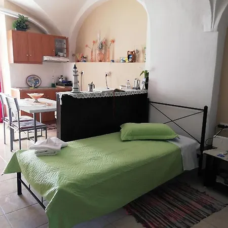 Mantilaria Fira (Santorini)