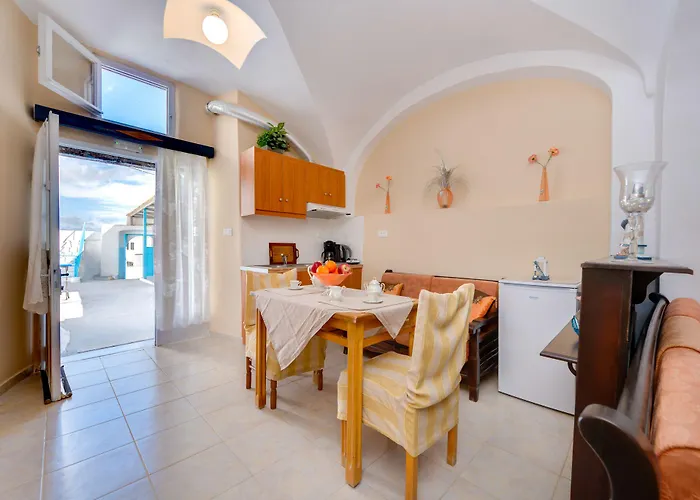 Mantilaria * Fira (Santorini)